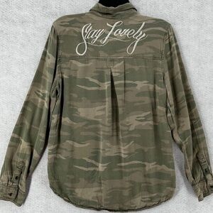 AEO Stay Lovely Camouflage Button Up Lightweight Top 🧡